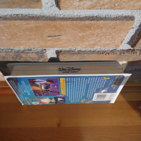 The Little Mermaid was released to theaters on November 17, 1989 - Picture 6 of 12